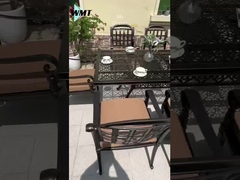 耐久的でスタイリッシュな 鋳型アルミのテーブルと椅子